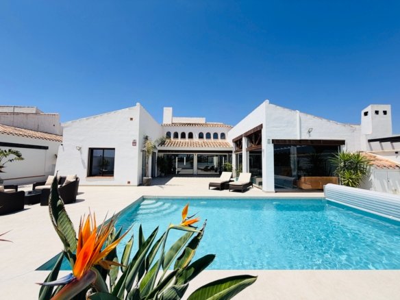 Exceptional Frontline Villa Algaba – El Valle Golf Resort