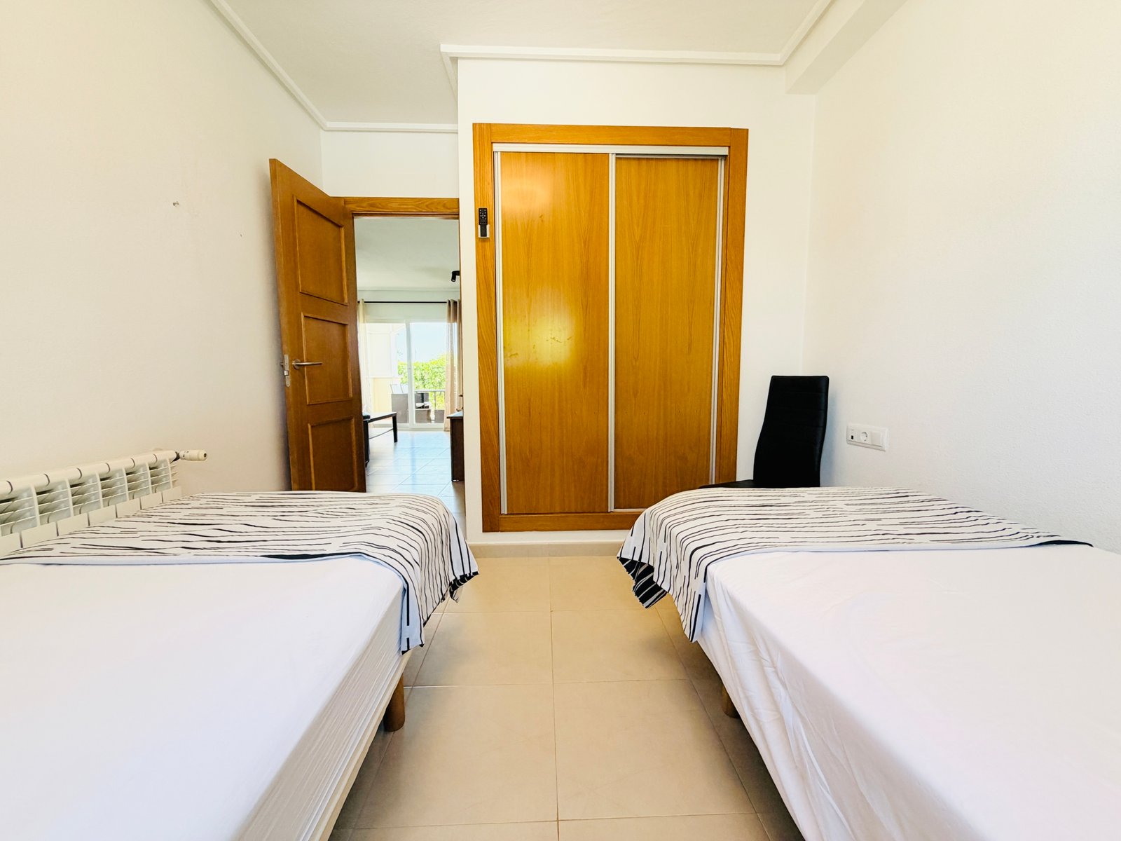 Beautiful End-Terrace Frontline Golf Townhouse – La Torre Golf