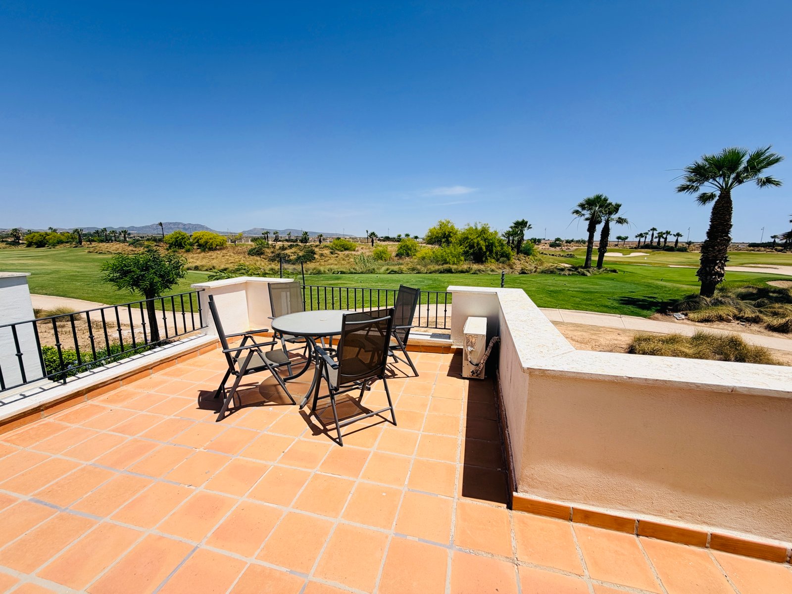 Beautiful End-Terrace Frontline Golf Townhouse – La Torre Golf