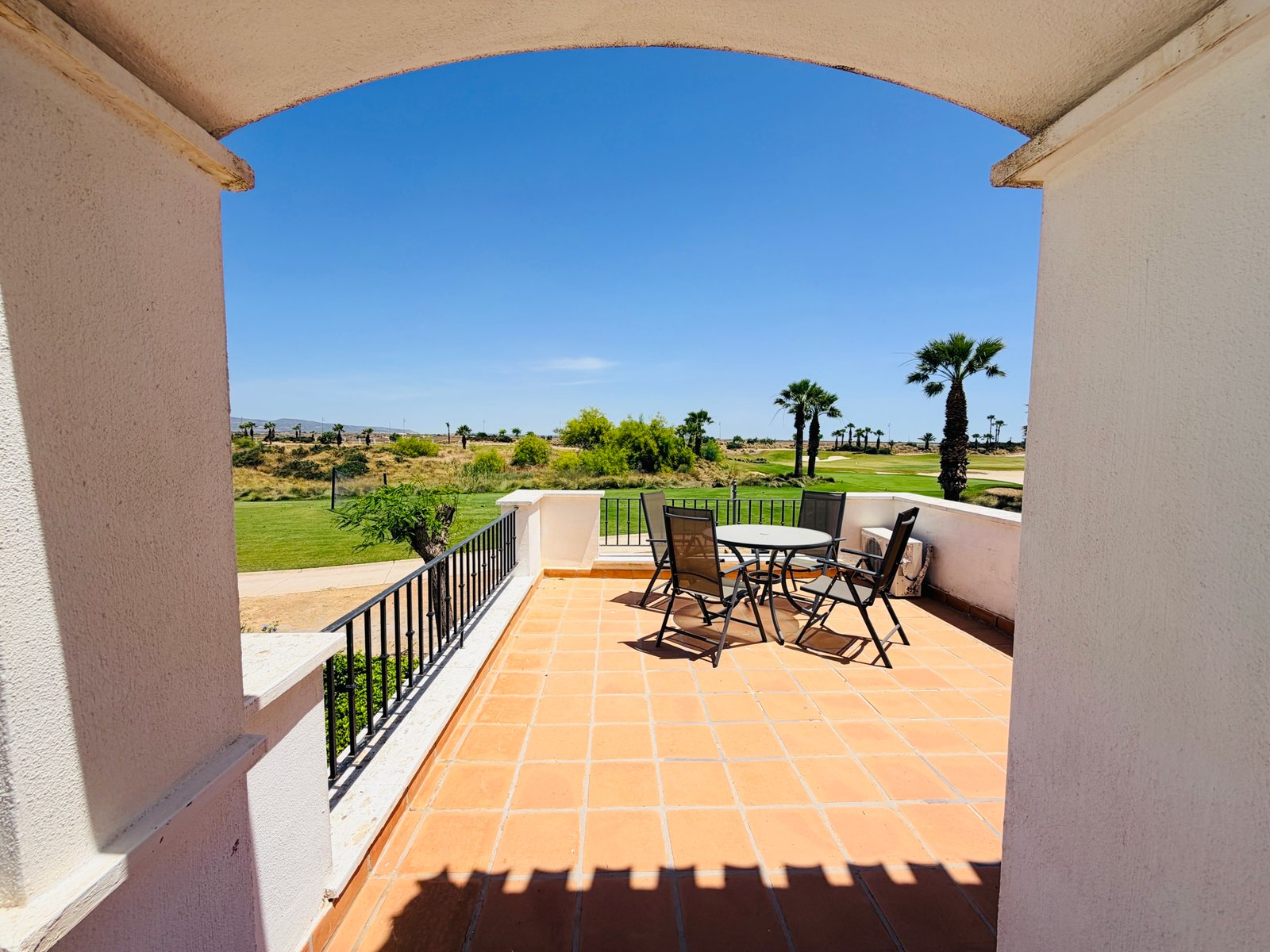 Beautiful End-Terrace Frontline Golf Townhouse – La Torre Golf